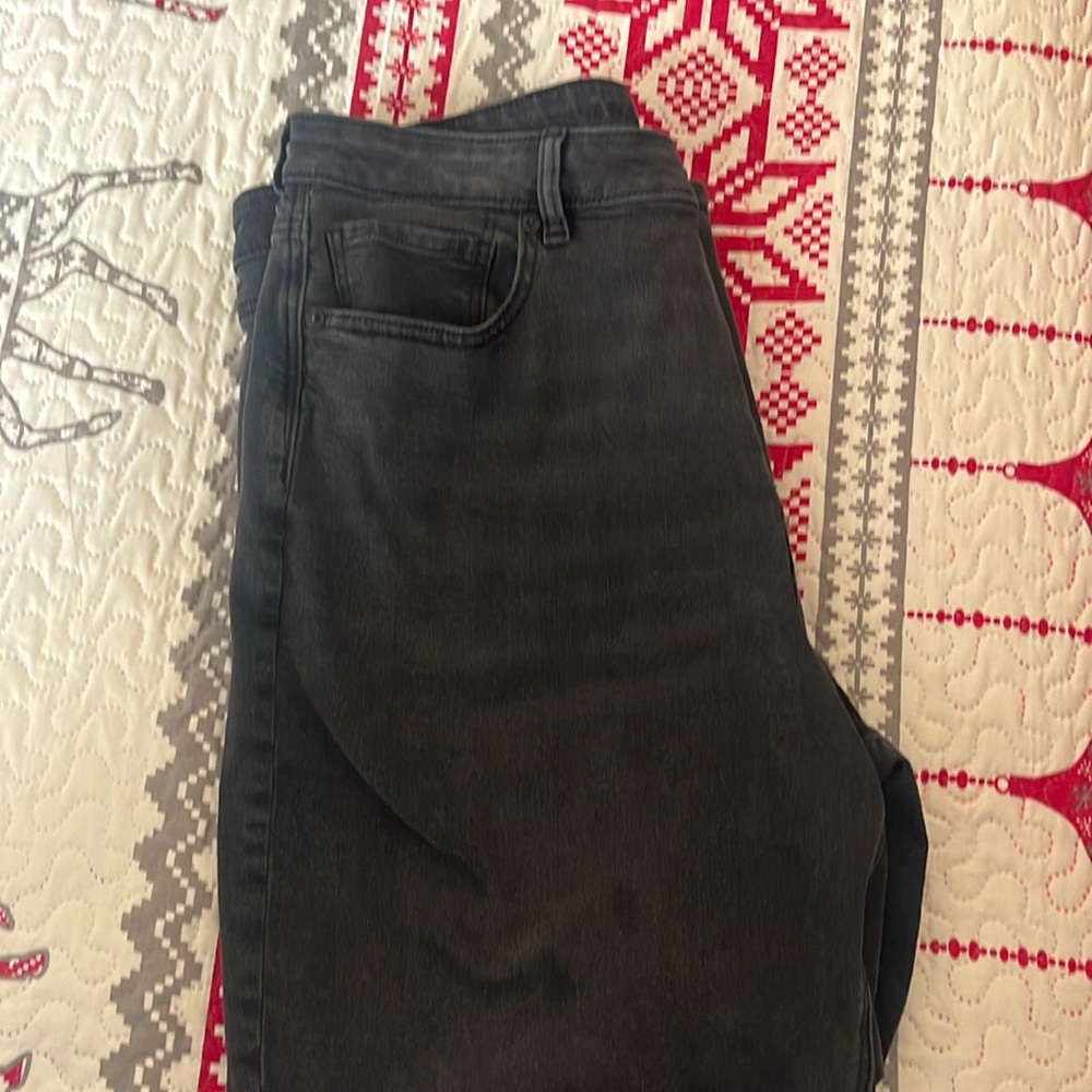 American Eagle Mom Jeans (black).